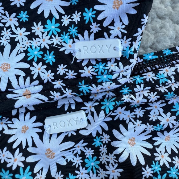 Roxy printed Blue and White Bikini Set size small - Picture 8 of 11